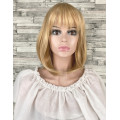 Перука жіноча каре блонд с чубчиком і проділом