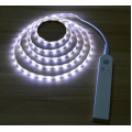 LED стрічка 1м від батарейок або powerbank з датчиком руху і сенсором освітленості біле холодне світіння