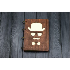 Блокнот деревяний А5 Чоловік у капелюсі Темний з фанери на кільцях, 60 аркушів